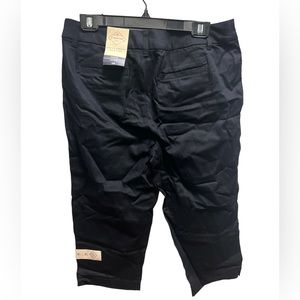 St. John’s bay mid rise capri woman’s size 10